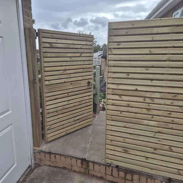 New fencing with gate