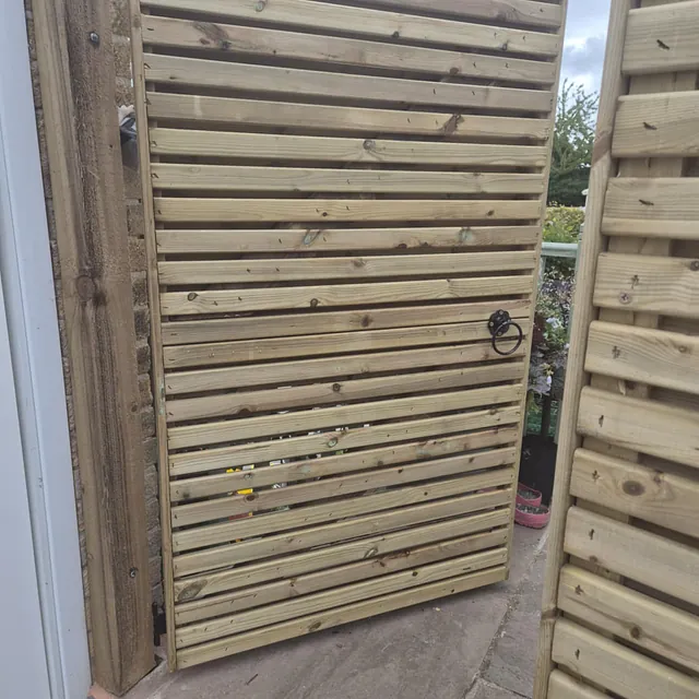 New fencing with gate