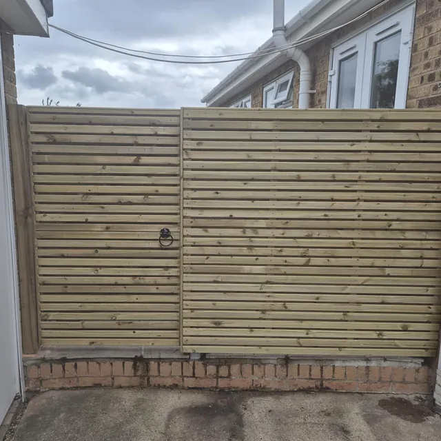 New fencing with gate